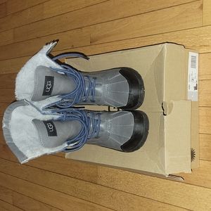 Kids Uggs size 2